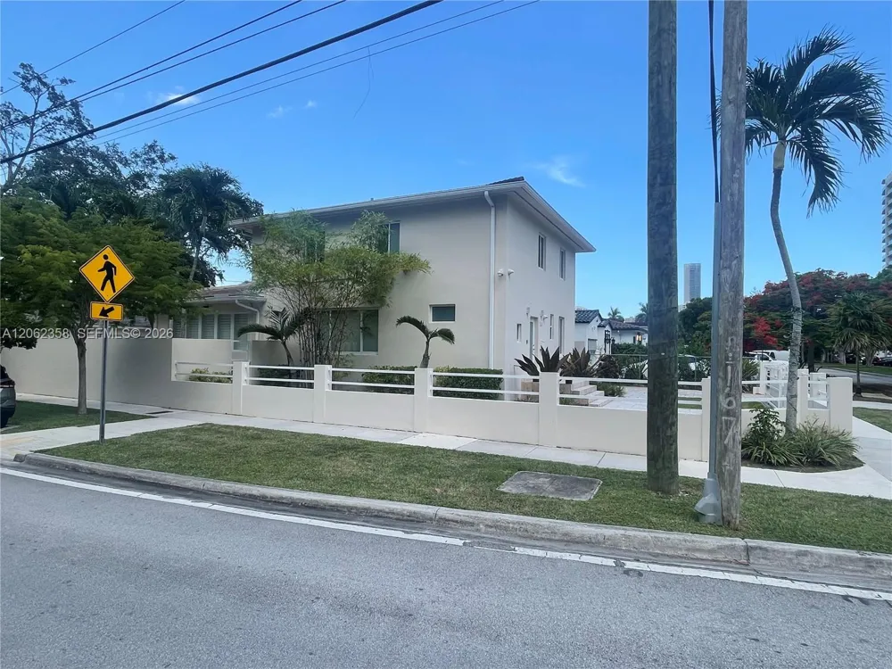 383 SW 25th Rd Miami, FL 33129