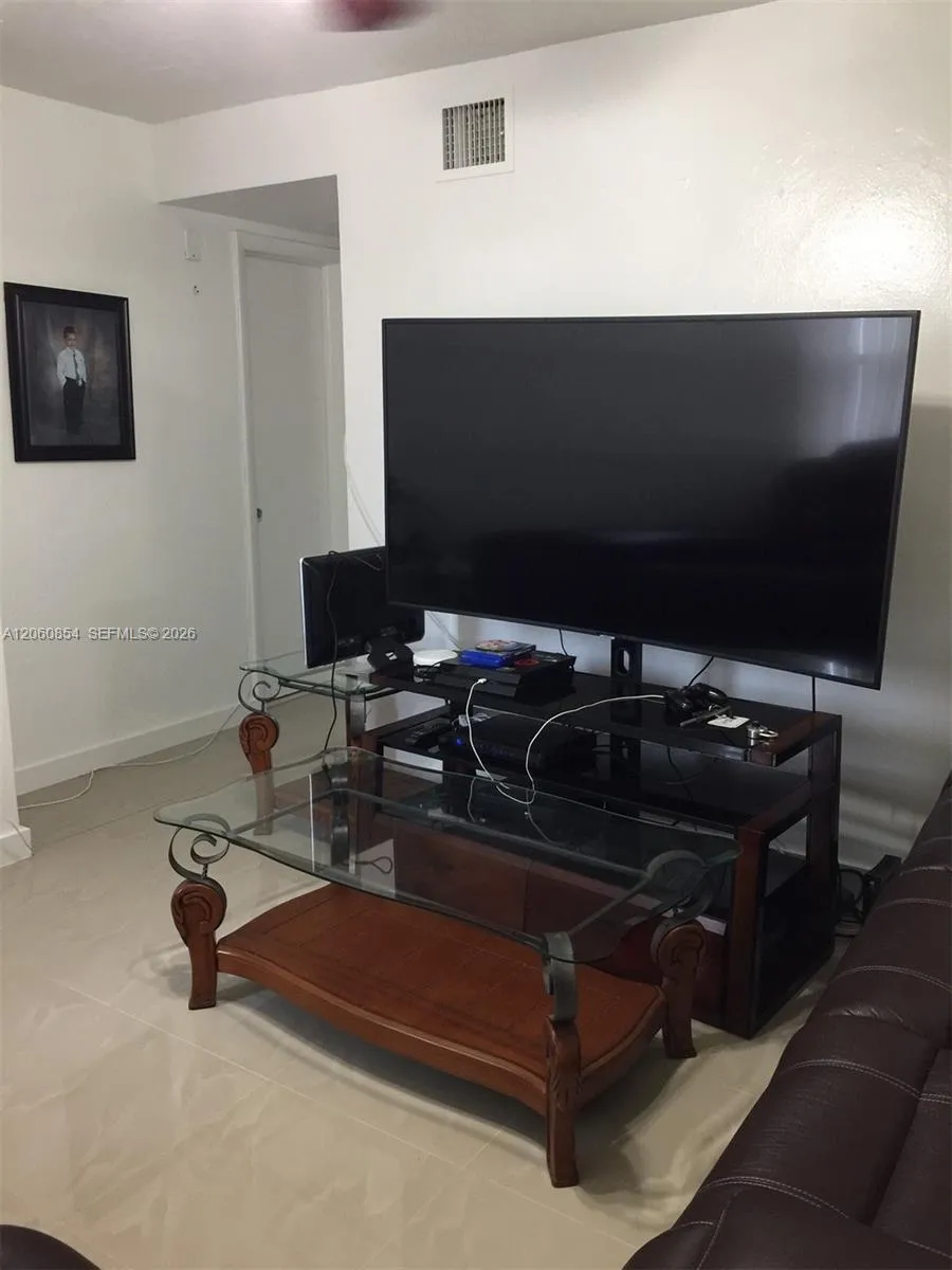 1800 NW 19th St #1 Miami, FL 33125