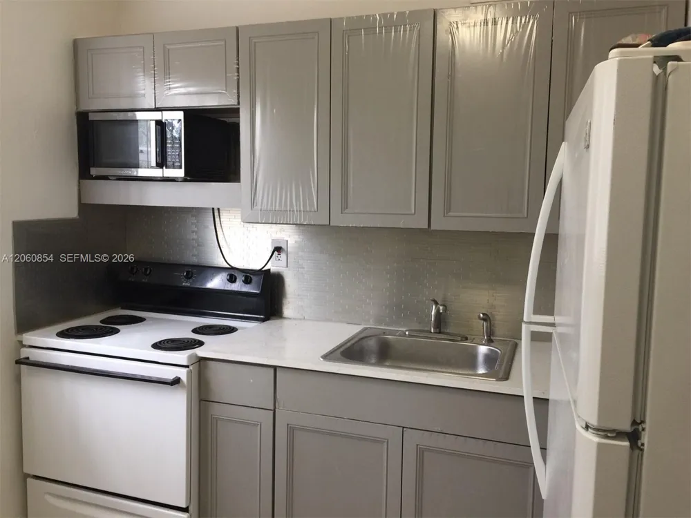 1800 NW 19th St #1 Miami, FL 33125