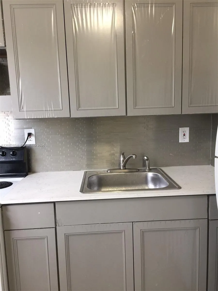 1800 NW 19th St #1 Miami, FL 33125