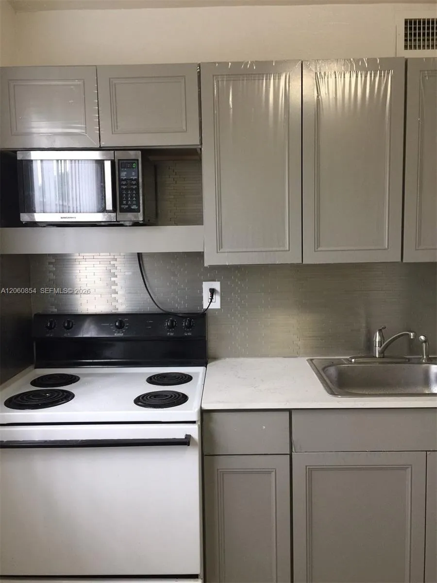 1800 NW 19th St #1 Miami, FL 33125