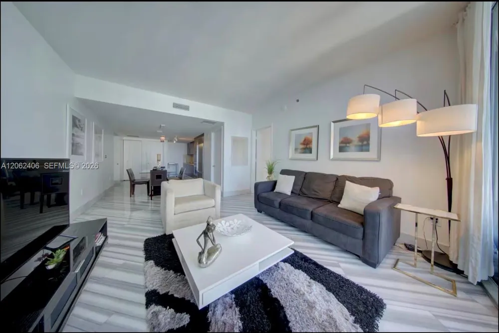 485 Brickell Ave #4711 Miami, FL 33131