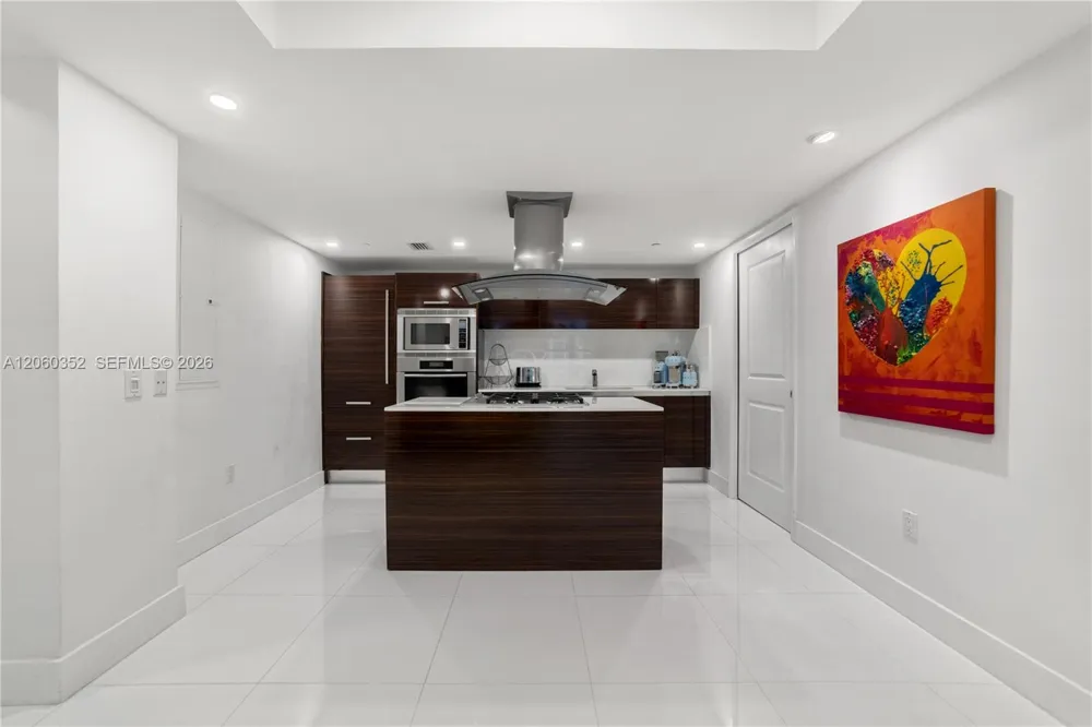 3739 Collins Ave #N-503 Miami Beach, FL 33140