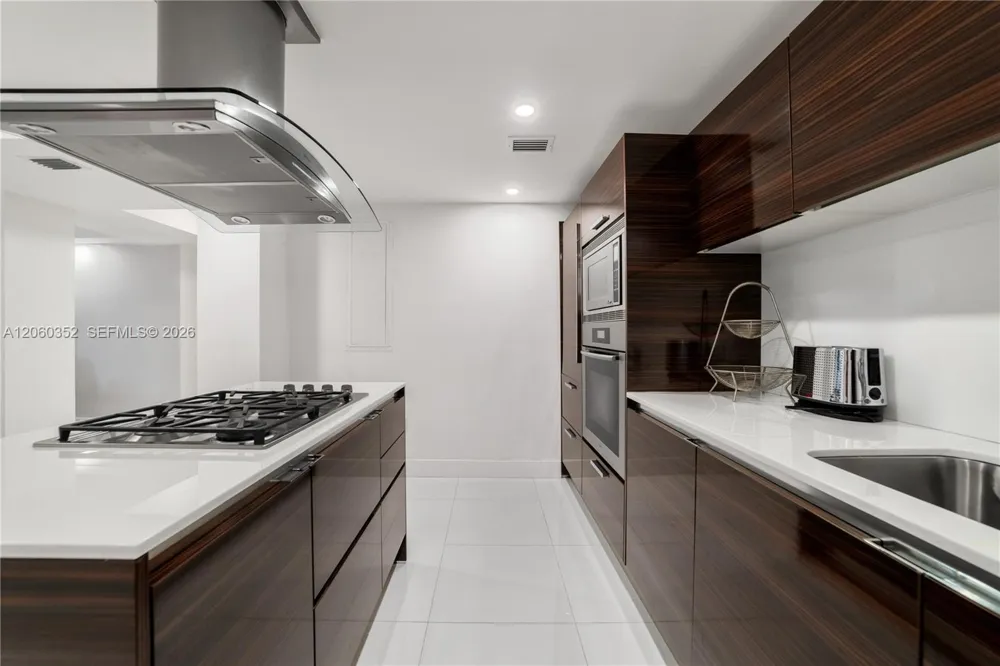 3739 Collins Ave #N-503 Miami Beach, FL 33140