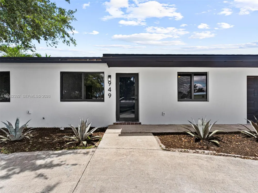 949 Lighthouse Dr North Palm Beach, FL 33408
