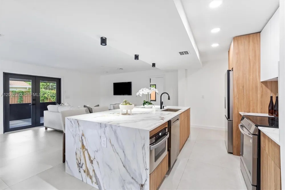 949 Lighthouse Dr North Palm Beach, FL 33408