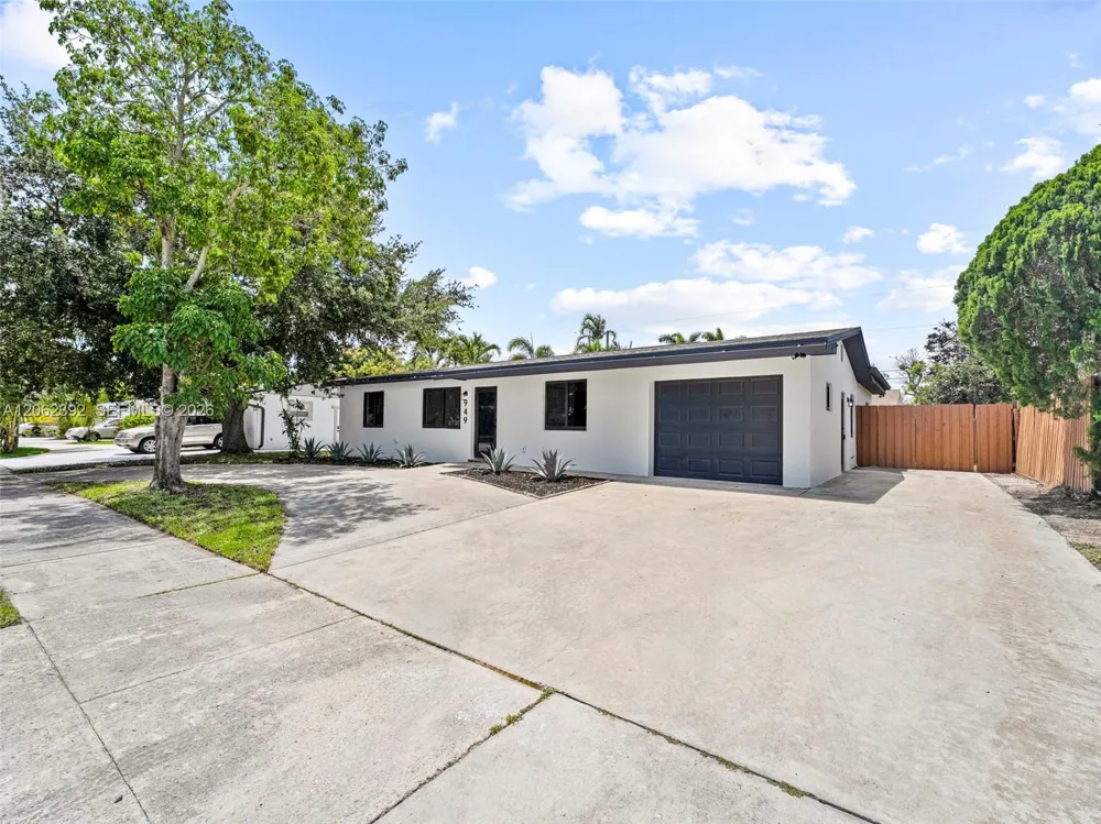 949 Lighthouse Dr North Palm Beach, FL 33408