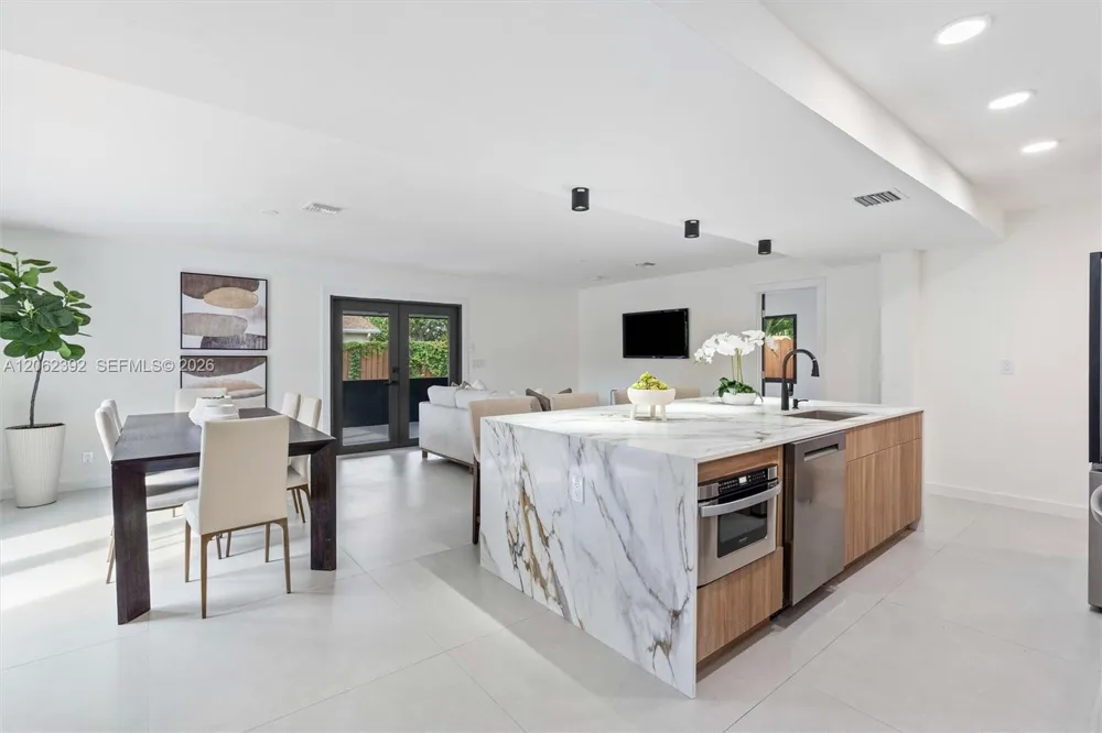 949 Lighthouse Dr North Palm Beach, FL 33408