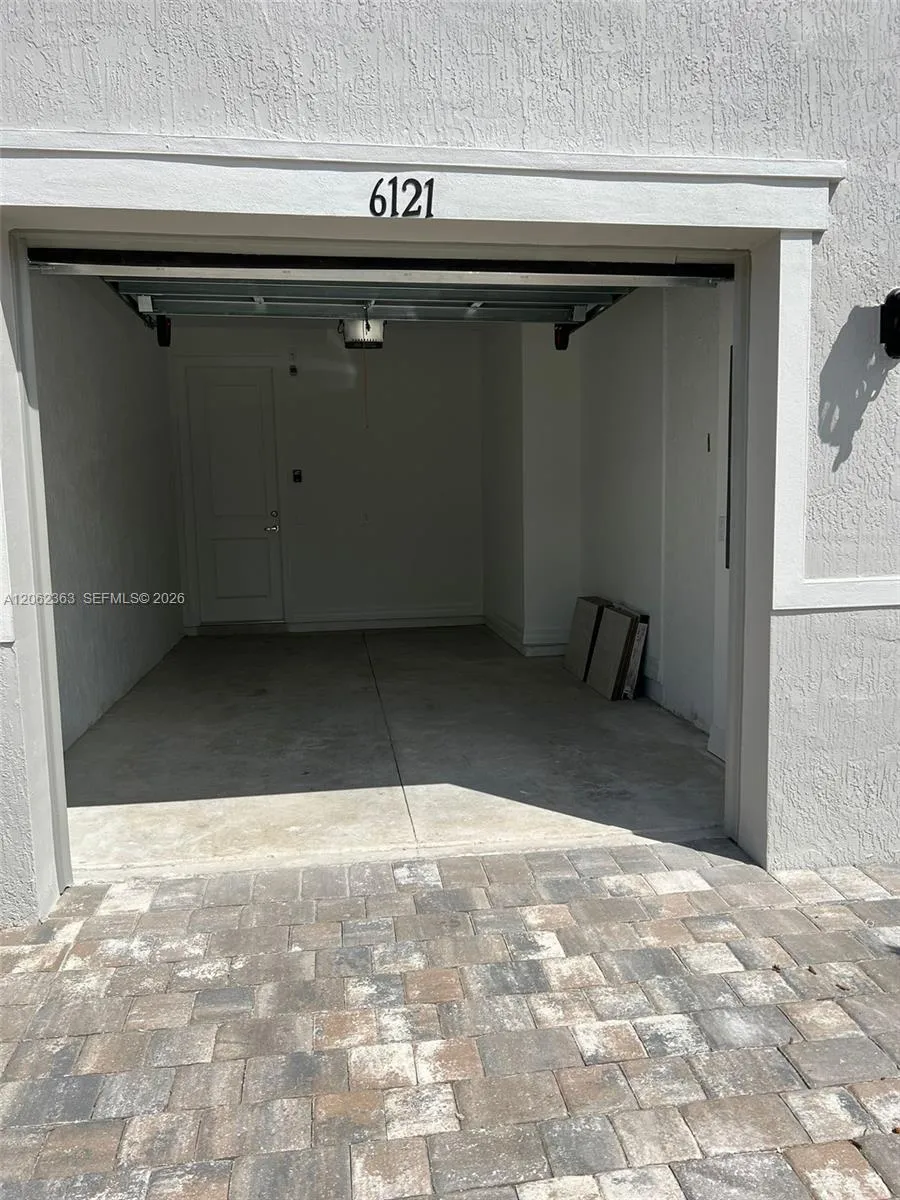 6121 Rancho Ln Green Acres, FL 33415