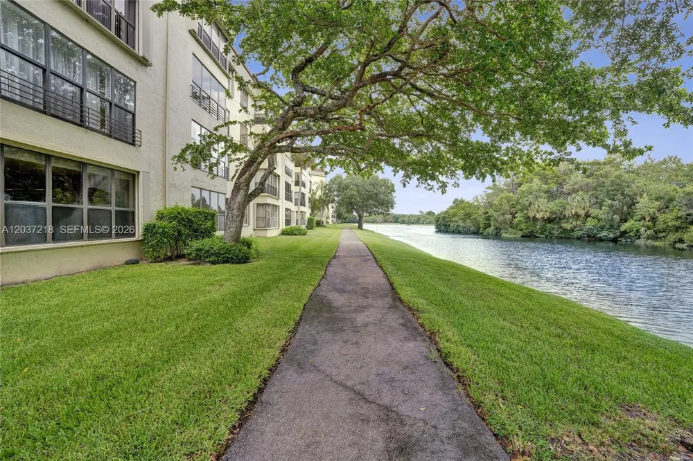 2908 S Carambola Cir S #106 Coconut Creek, FL 33066