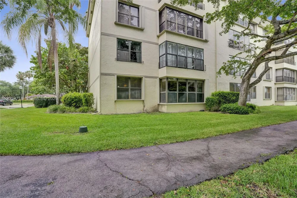 2908 S Carambola Cir S #106 Coconut Creek, FL 33066