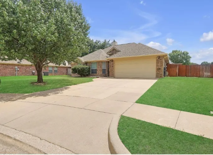 521 Acorn Court Saginaw, TX 76179