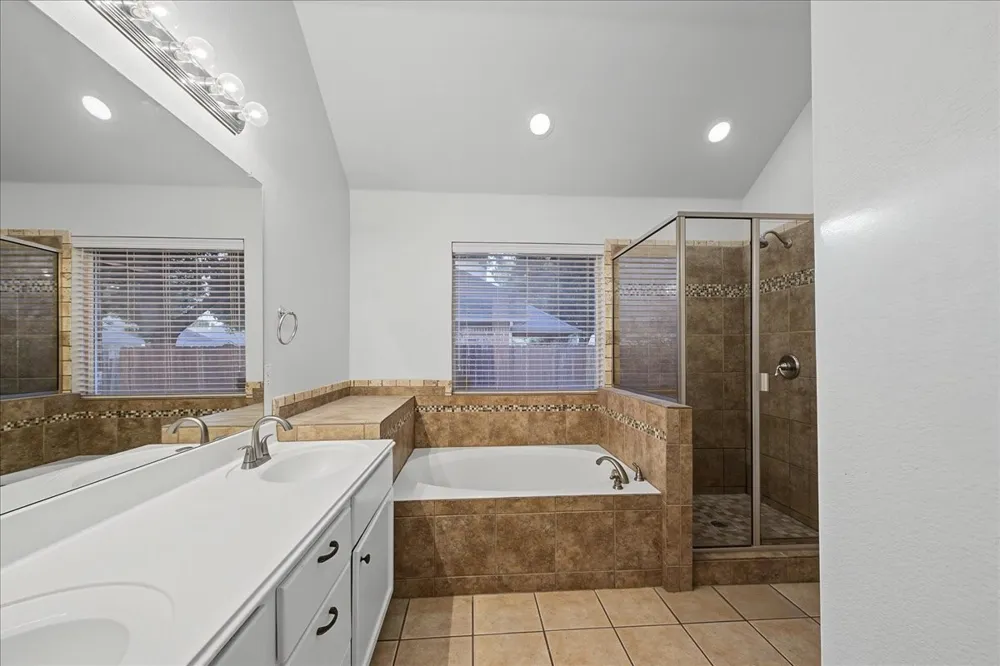 521 Acorn Court Saginaw, TX 76179