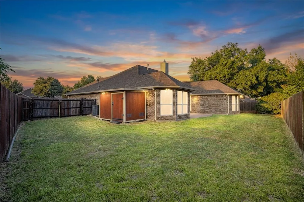 521 Acorn Court Saginaw, TX 76179