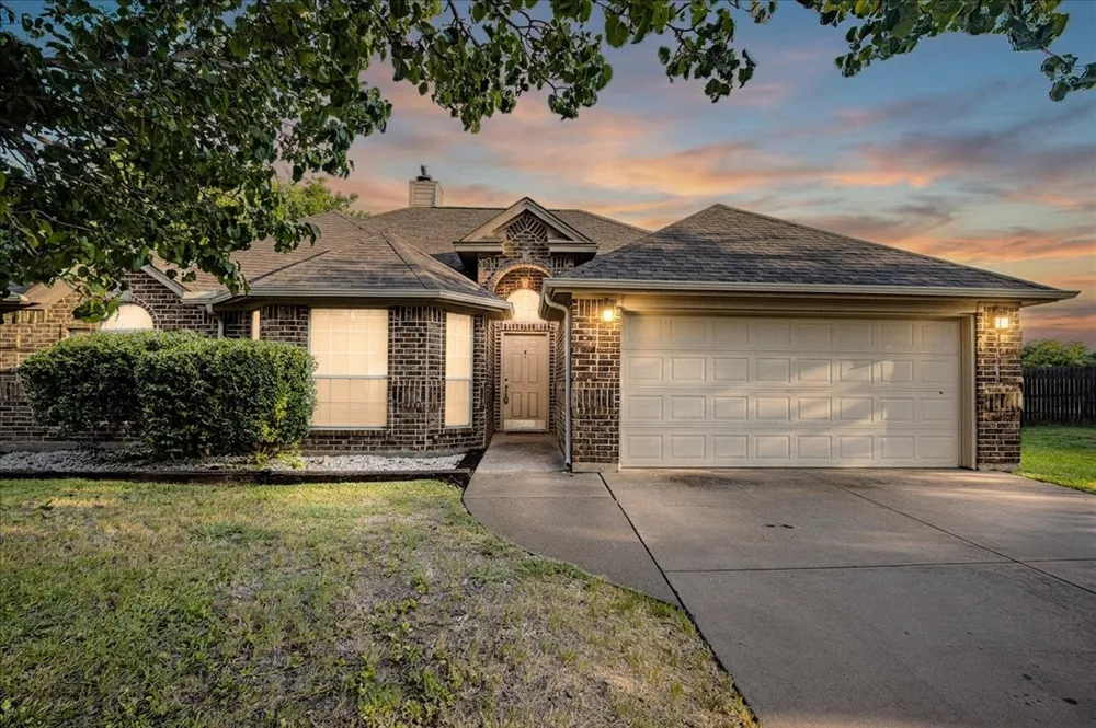 521 Acorn Court Saginaw, TX 76179