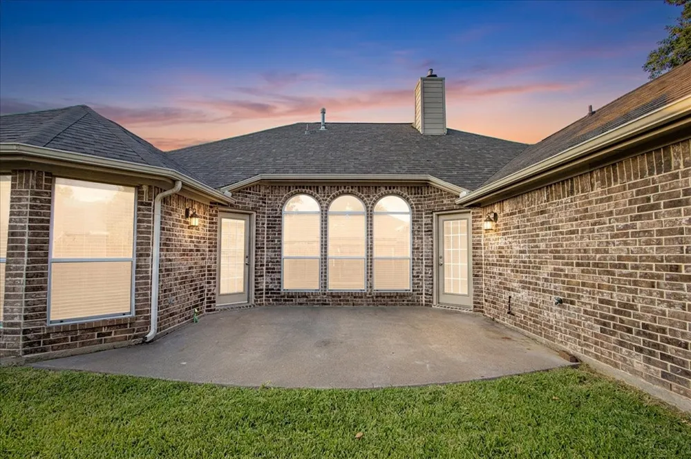 521 Acorn Court Saginaw, TX 76179