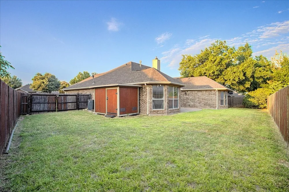 521 Acorn Court Saginaw, TX 76179