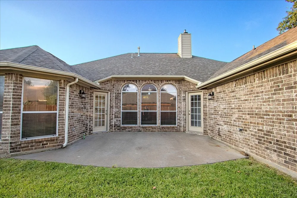 521 Acorn Court Saginaw, TX 76179