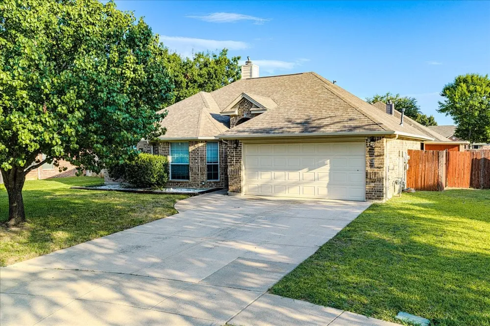 521 Acorn Court Saginaw, TX 76179