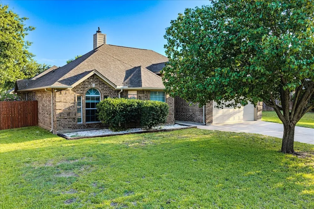 521 Acorn Court Saginaw, TX 76179