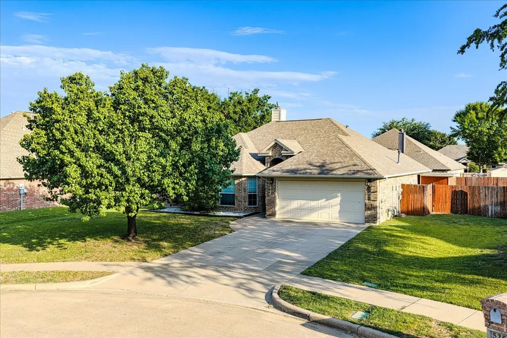 521 Acorn Court Saginaw, TX 76179