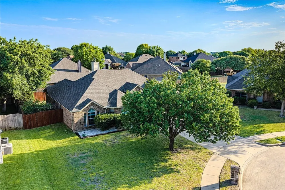 521 Acorn Court Saginaw, TX 76179
