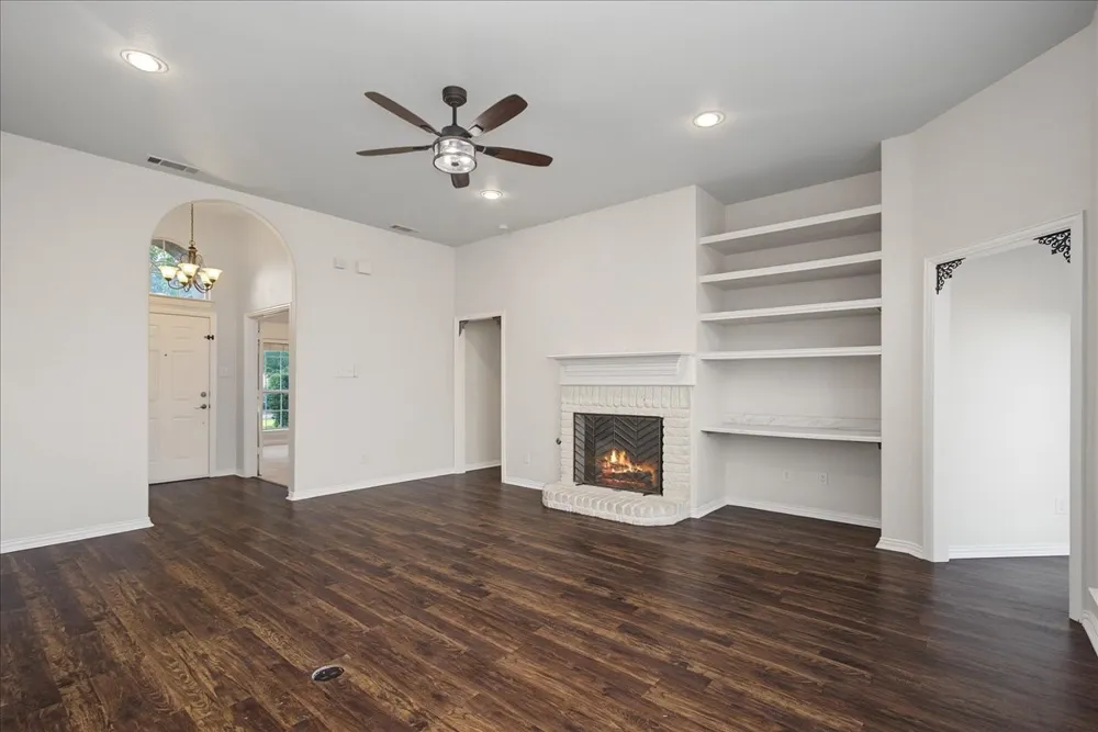 521 Acorn Court Saginaw, TX 76179