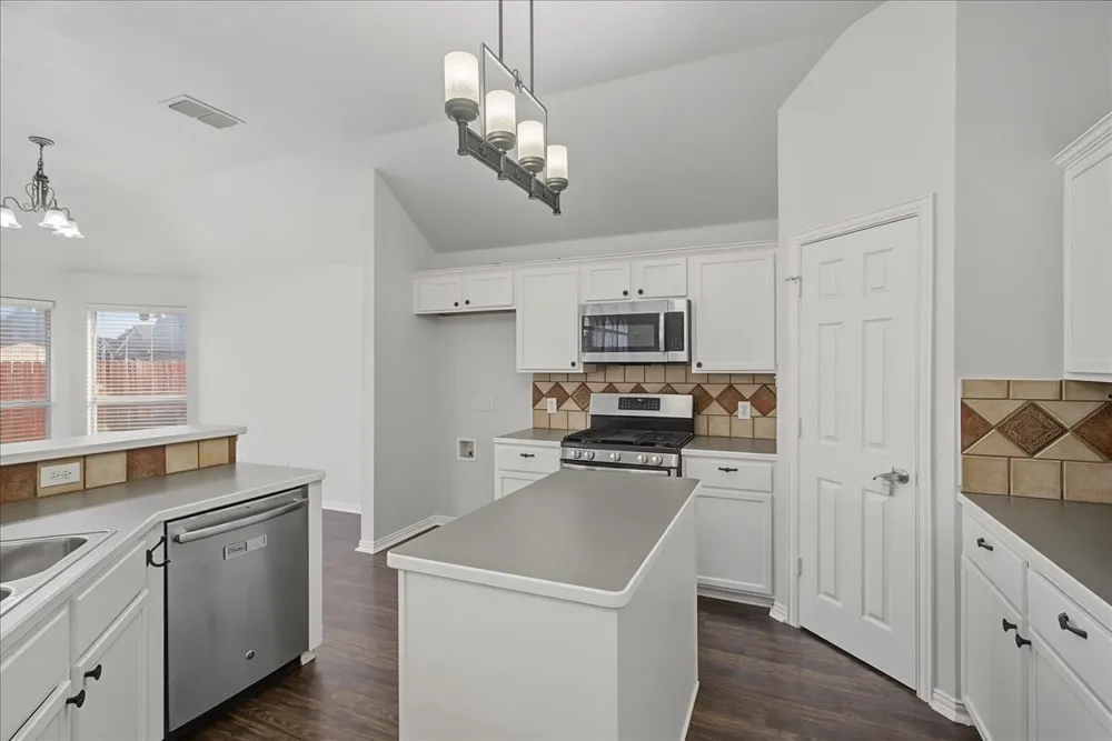521 Acorn Court Saginaw, TX 76179