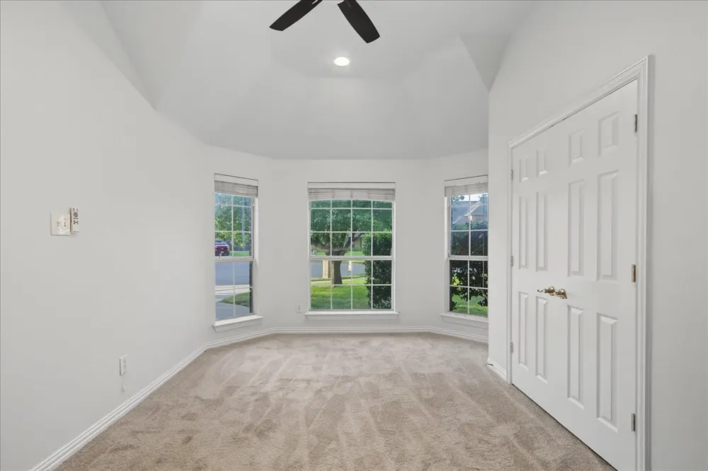 521 Acorn Court Saginaw, TX 76179