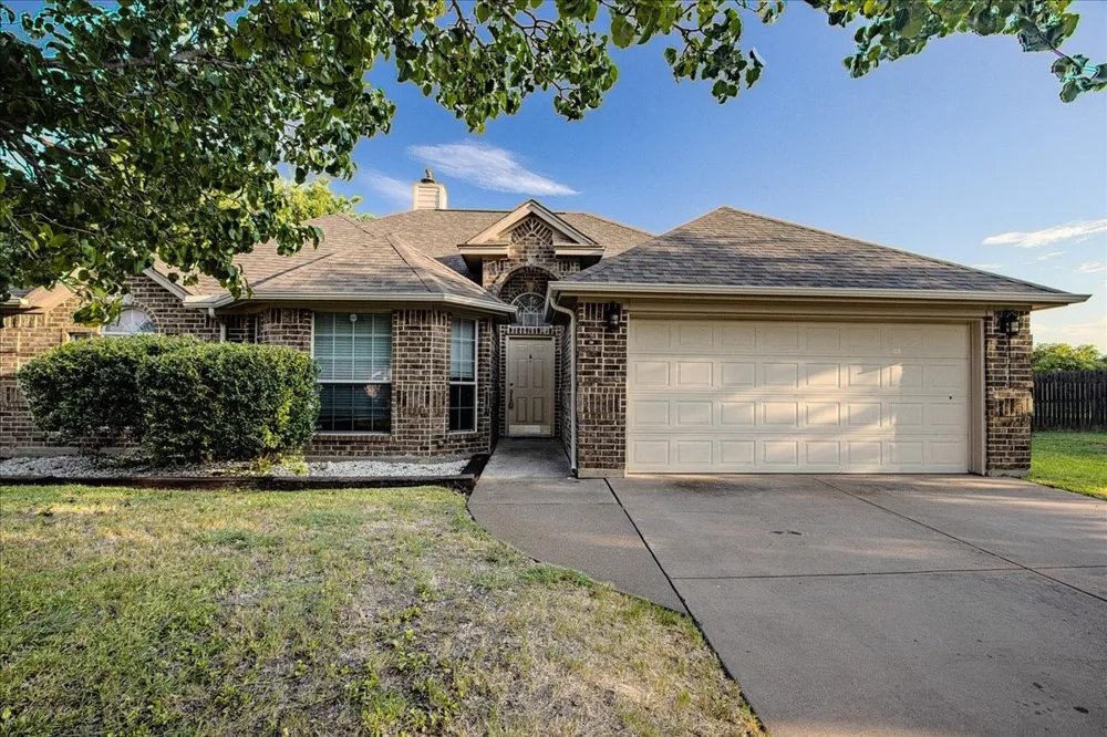 521 Acorn Court Saginaw, TX 76179