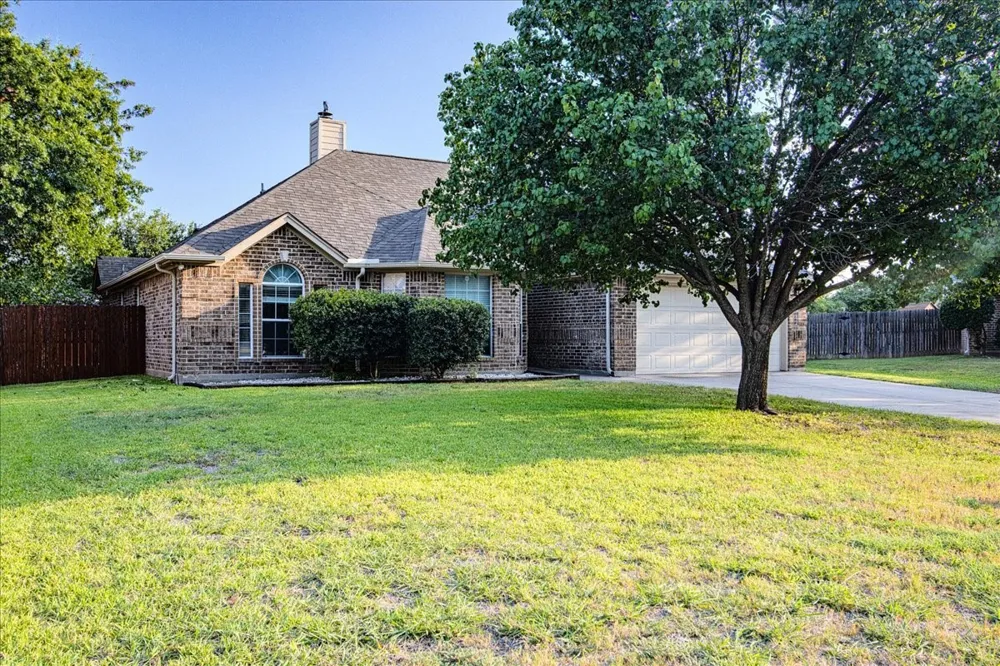 521 Acorn Court Saginaw, TX 76179