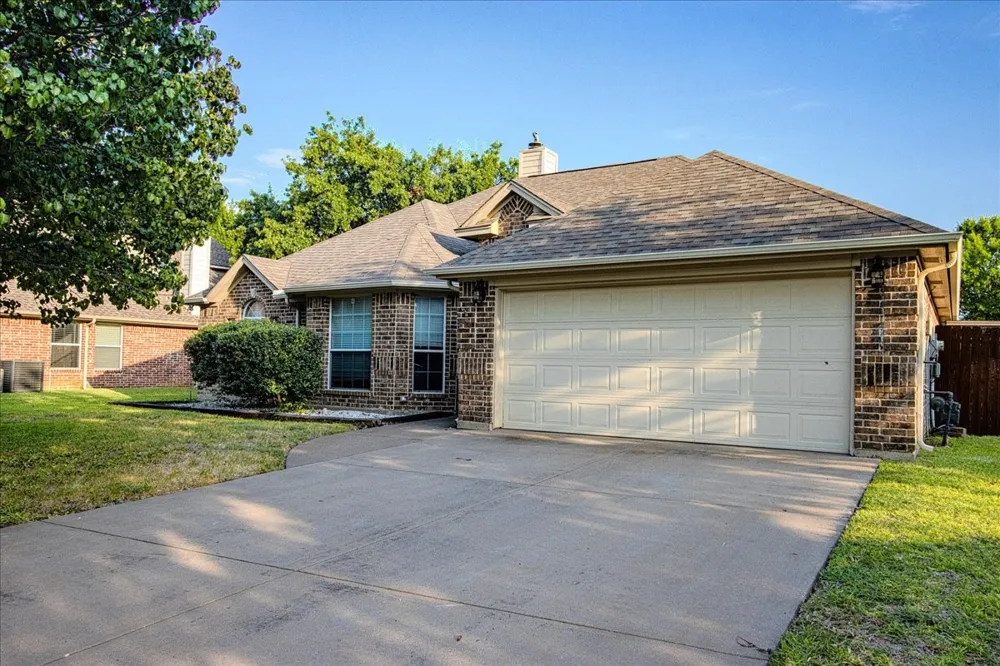 521 Acorn Court Saginaw, TX 76179