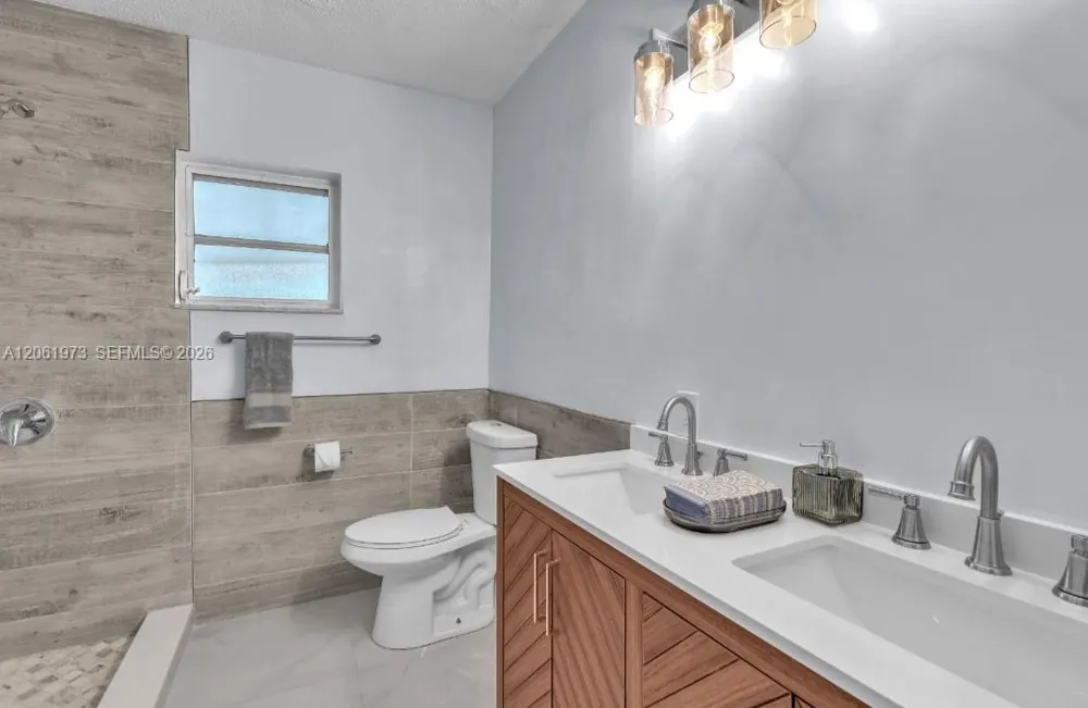 4595 NW 43rd Ct Lauderdale Lakes, FL 33319