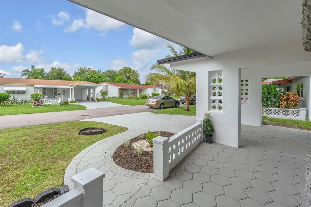 4595 NW 43rd Ct Lauderdale Lakes, FL 33319