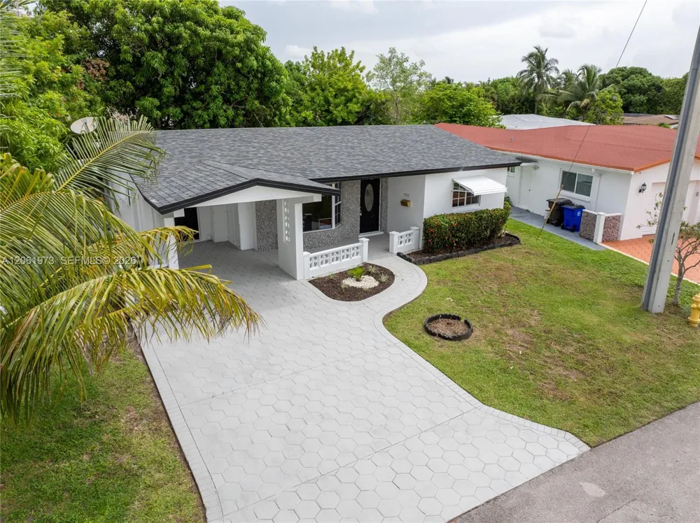 4595 NW 43rd Ct Lauderdale Lakes, FL 33319