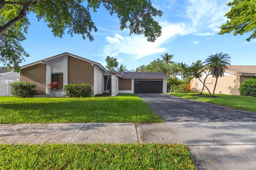 11905 Sailboat Dr Cooper City, FL 33026