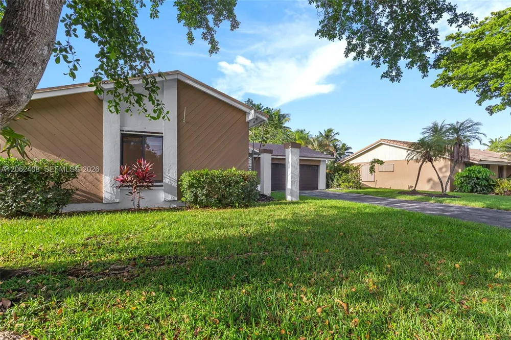 11905 Sailboat Dr Cooper City, FL 33026
