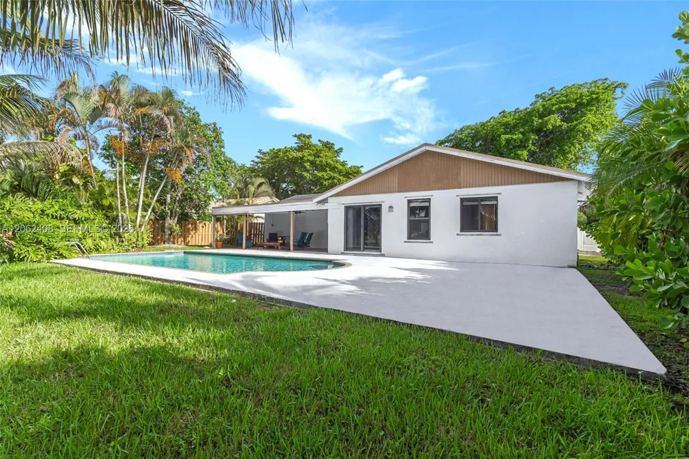 11905 Sailboat Dr Cooper City, FL 33026