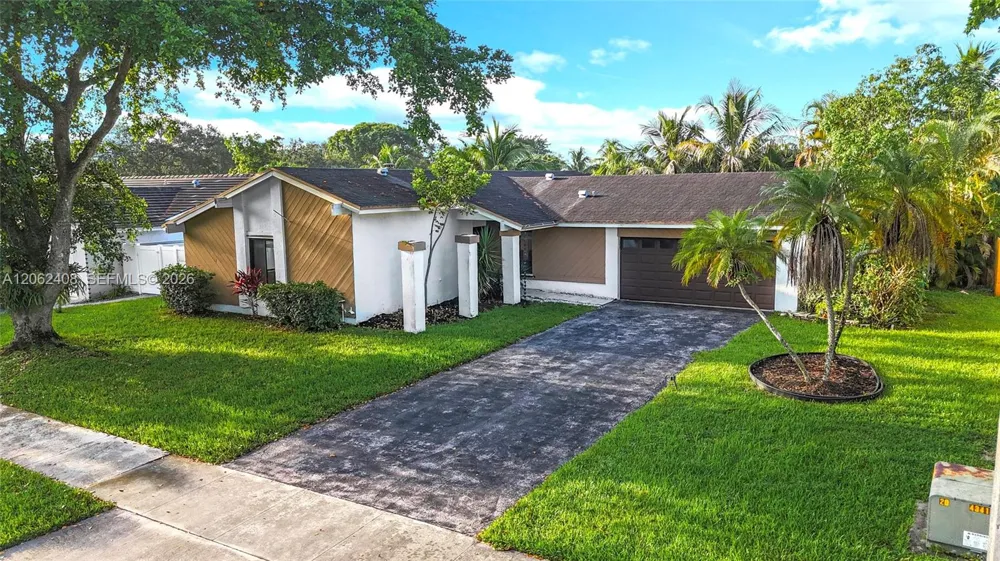 11905 Sailboat Dr Cooper City, FL 33026