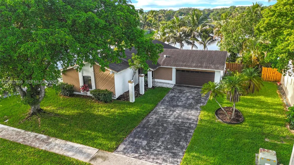 11905 Sailboat Dr Cooper City, FL 33026