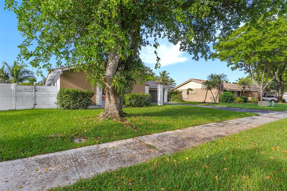 11905 Sailboat Dr Cooper City, FL 33026