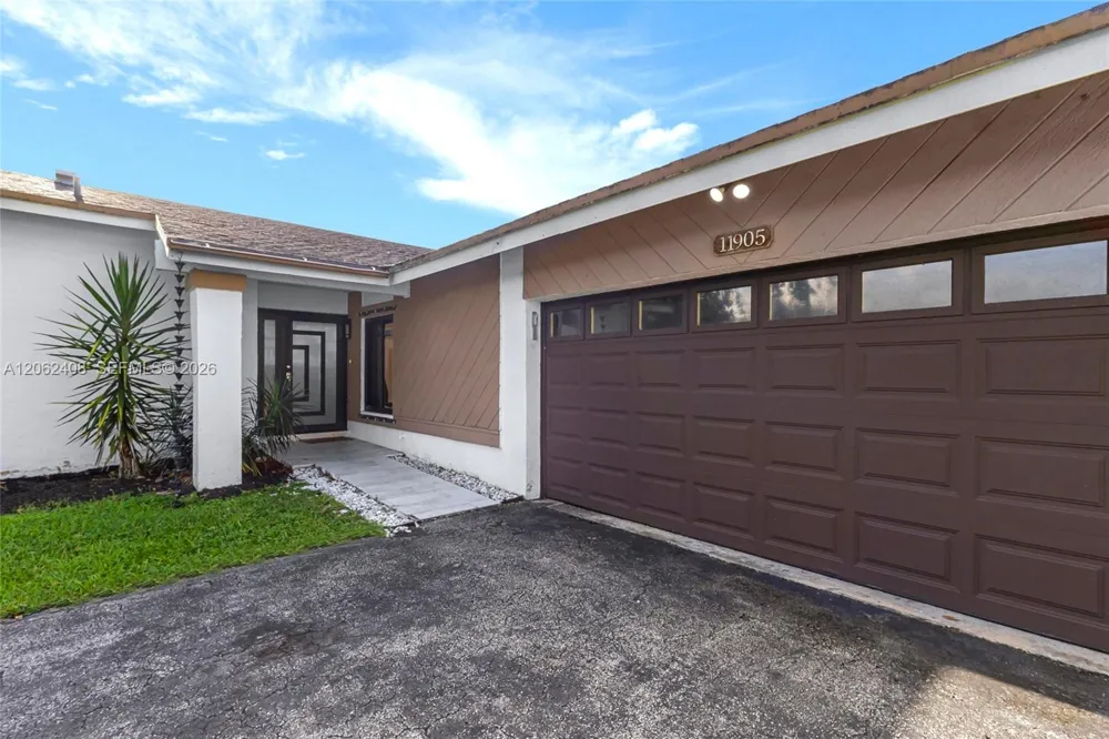 11905 Sailboat Dr Cooper City, FL 33026