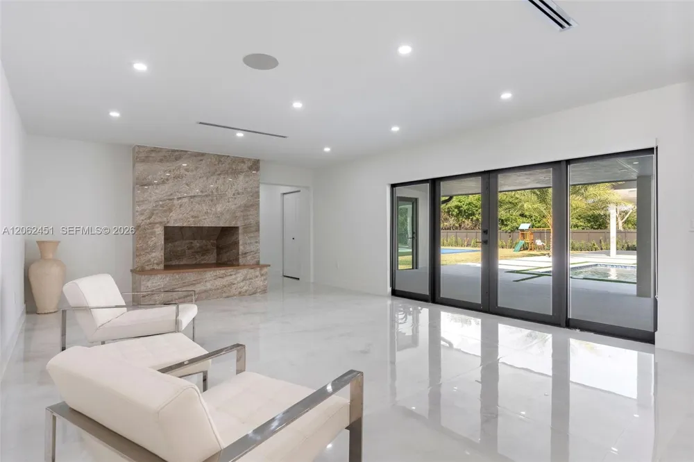 12425 SW 226th St Miami, FL 33170