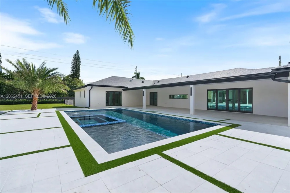 12425 SW 226th St Miami, FL 33170