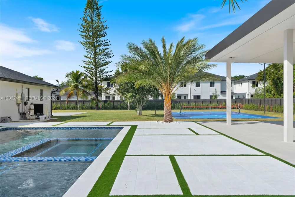 12425 SW 226th St Miami, FL 33170