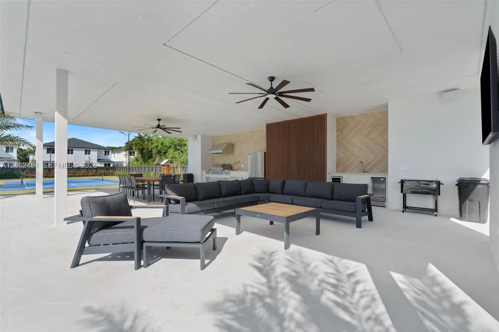 12425 SW 226th St Miami, FL 33170