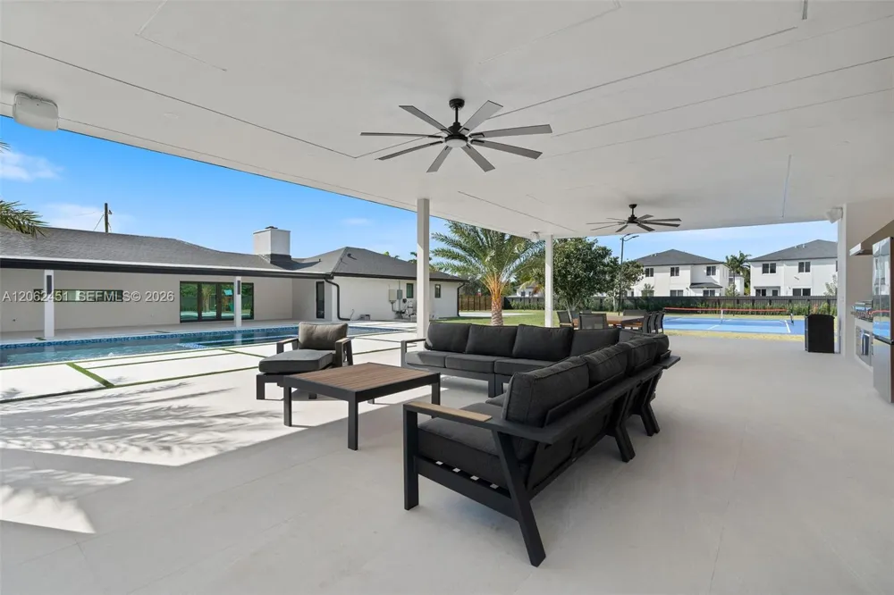 12425 SW 226th St Miami, FL 33170