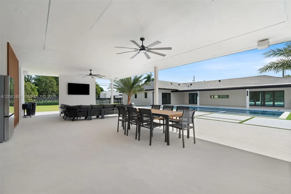 12425 SW 226th St Miami, FL 33170