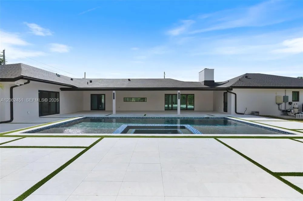 12425 SW 226th St Miami, FL 33170