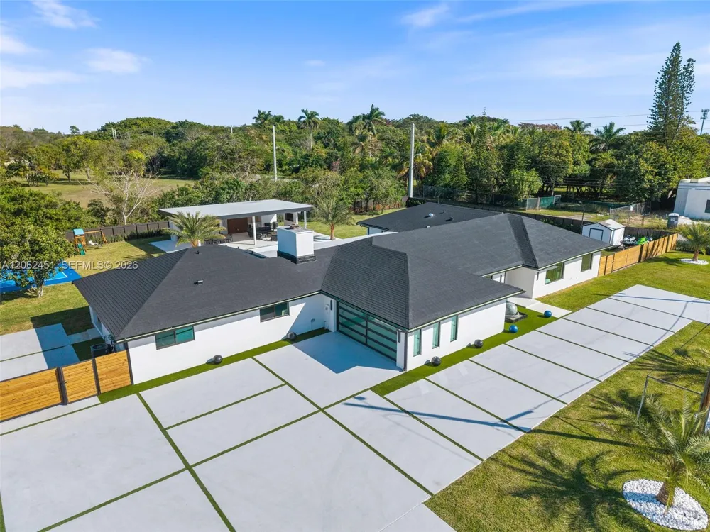 12425 SW 226th St Miami, FL 33170